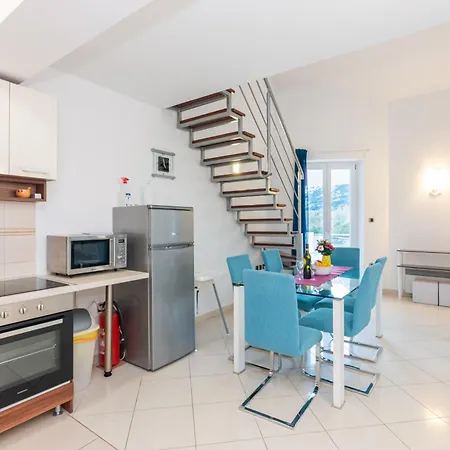 Apartment Ruzmarinka *