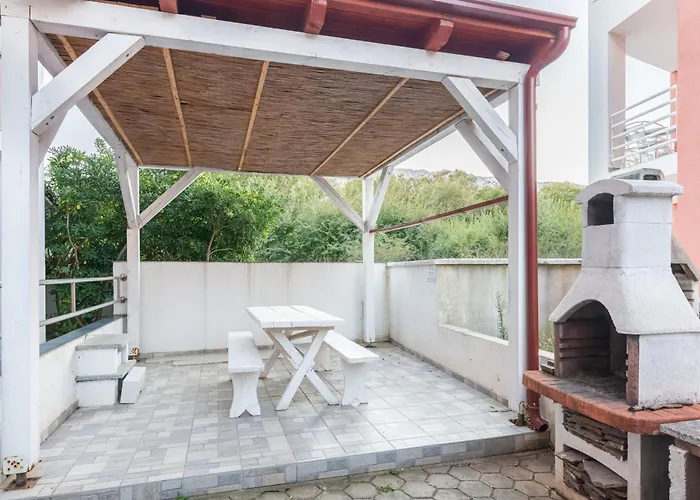 Ruzmarinka With Spacy Terrace Baška