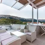 Ruzmarinka With Spacy Terrace *